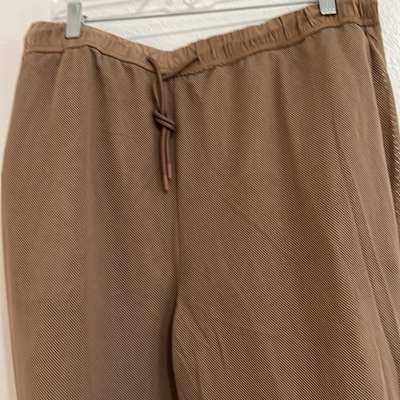 Good American Putty Cargo Joggers With Mesh Lining Size 4  ( 1X) - Picture 8 of 8
